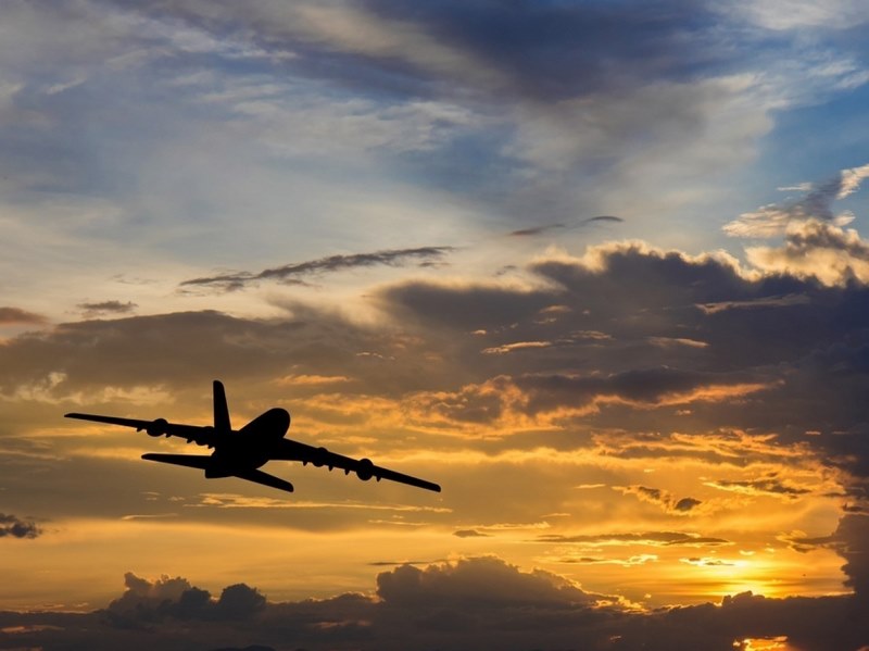 چرا سفر با هواپیما آسان تر است؟,چه کسانی نمی توانند سفر با هواپیما را تجربه کنند,مزایا و معایب سفر با هواپیما