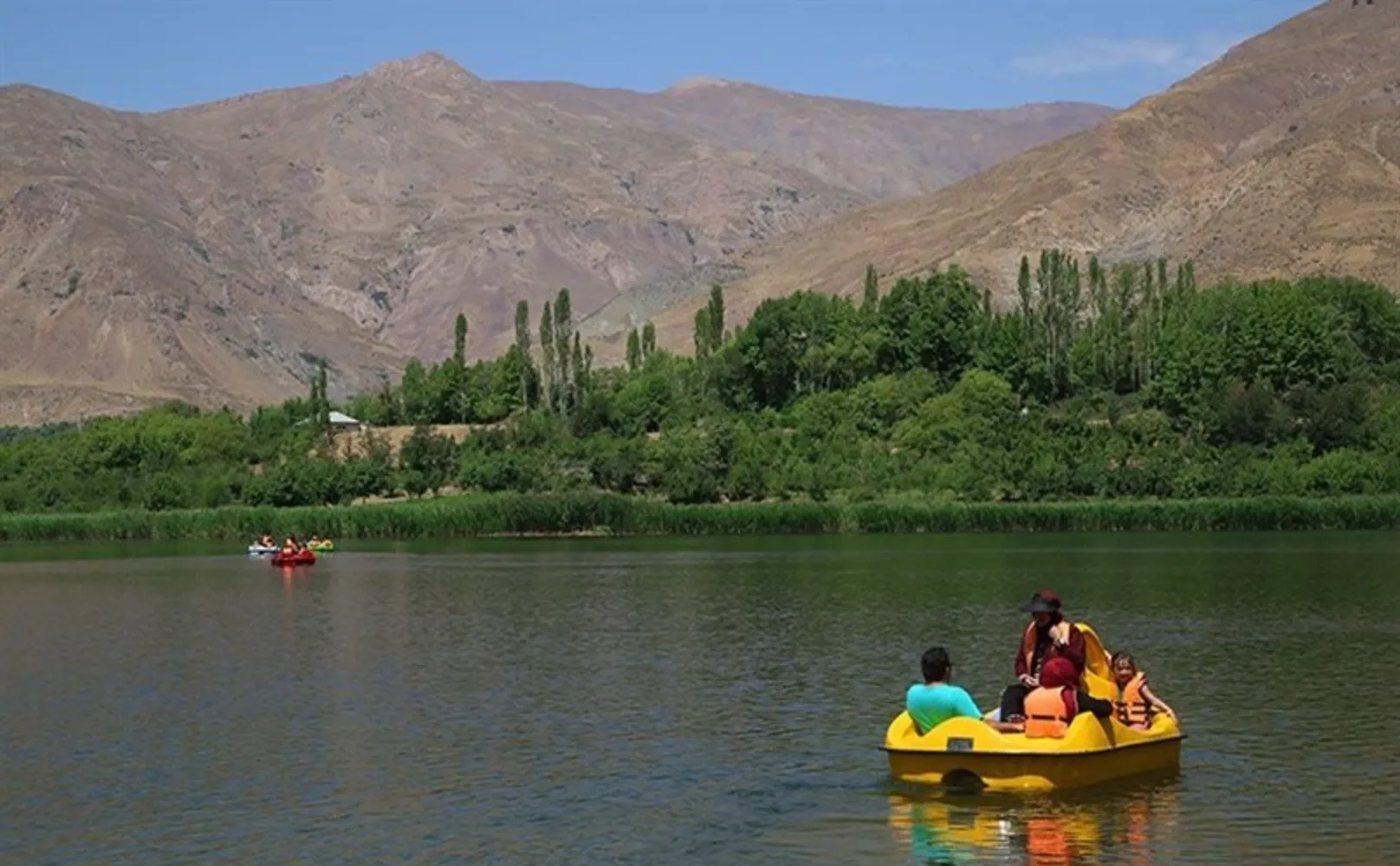 راهنمای قایق سواری دریاچه اوان قزوین و اصول کمپینگ در الموت راهنمای قایق سواری دریاچه اوان قزوین و اصول کمپینگ در الموت