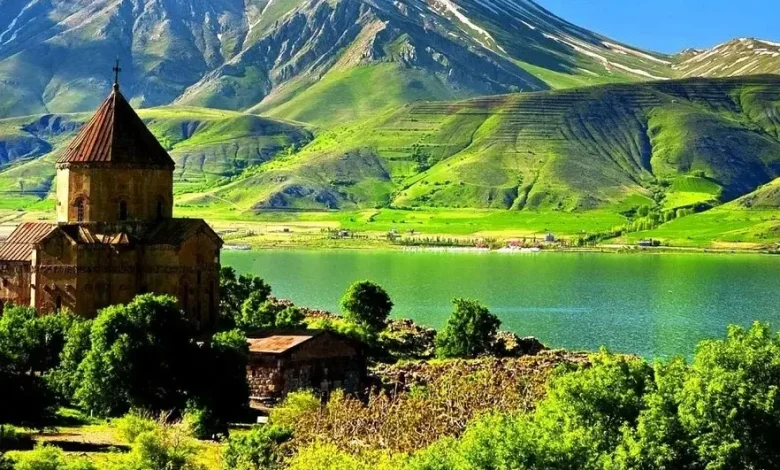 راهنمای سفر به وان برای خرید | هزینهها و بهترین زمان رزرو